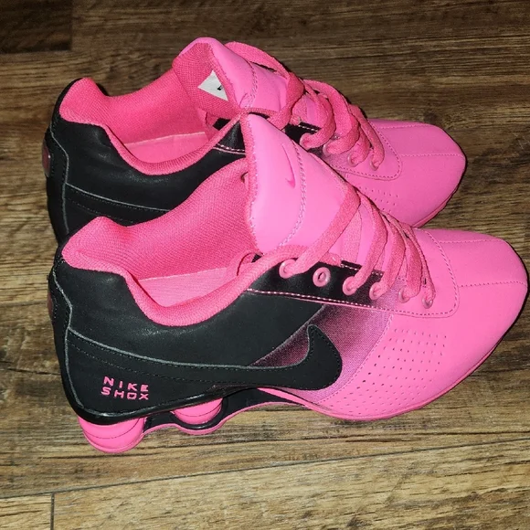 Brand New Nike Women's Athletic Shoes in Pink and Black - Picture 7 of 7